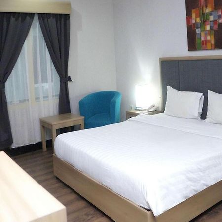 Orchardz Hotel Gajah Mada Понтианак Екстериор снимка
