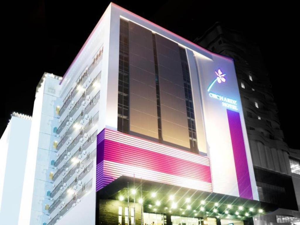 Orchardz Hotel Gajah Mada Понтианак Екстериор снимка
