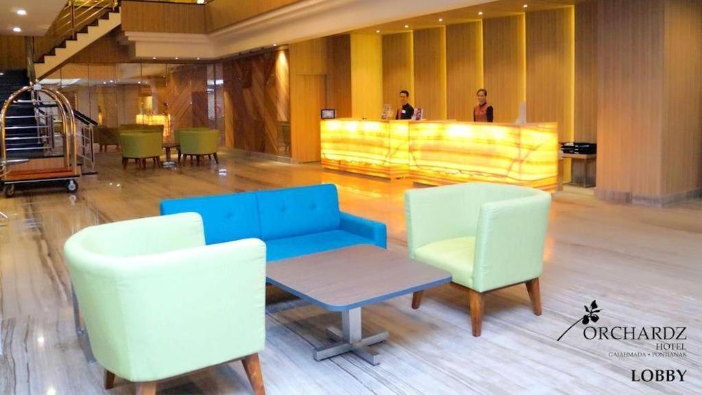 Orchardz Hotel Gajah Mada Понтианак Екстериор снимка