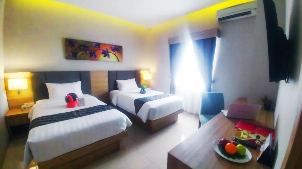 Orchardz Hotel Gajah Mada Понтианак Екстериор снимка