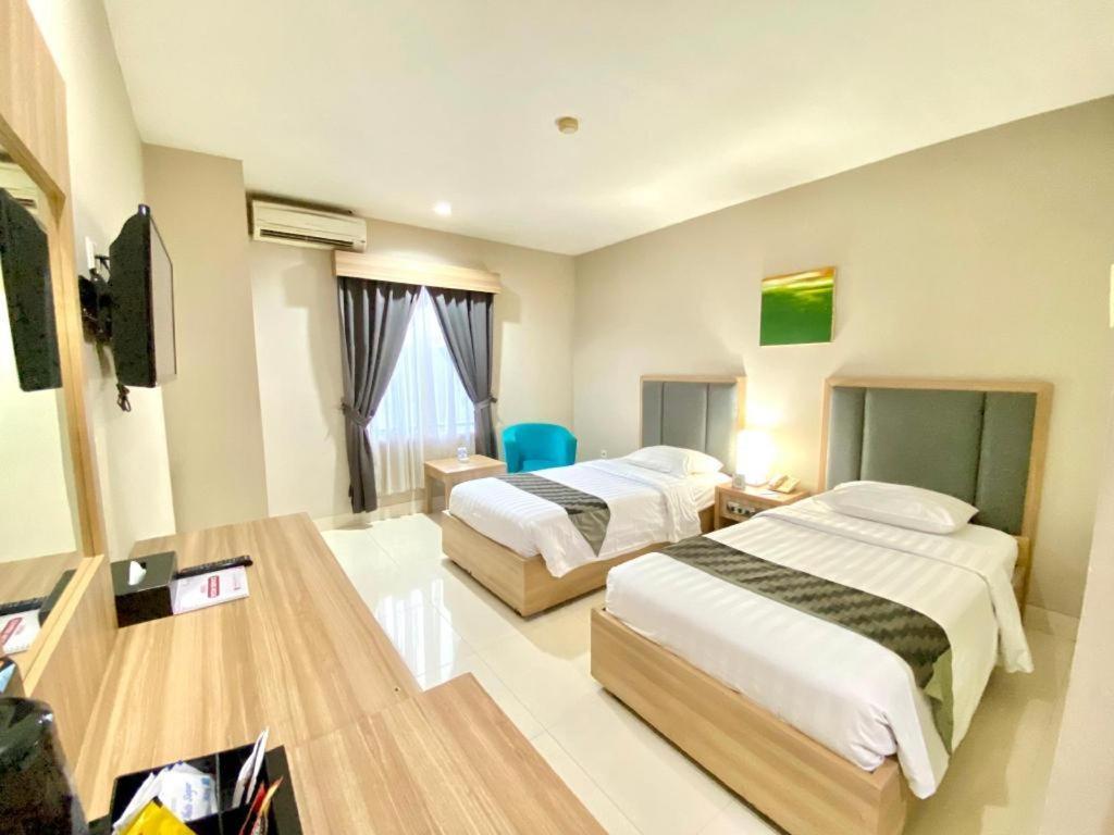 Orchardz Hotel Gajah Mada Понтианак Екстериор снимка
