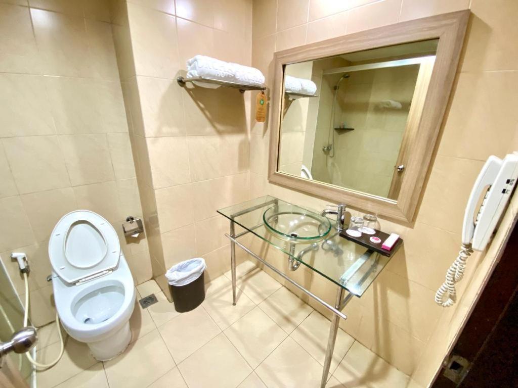 Orchardz Hotel Gajah Mada Понтианак Екстериор снимка