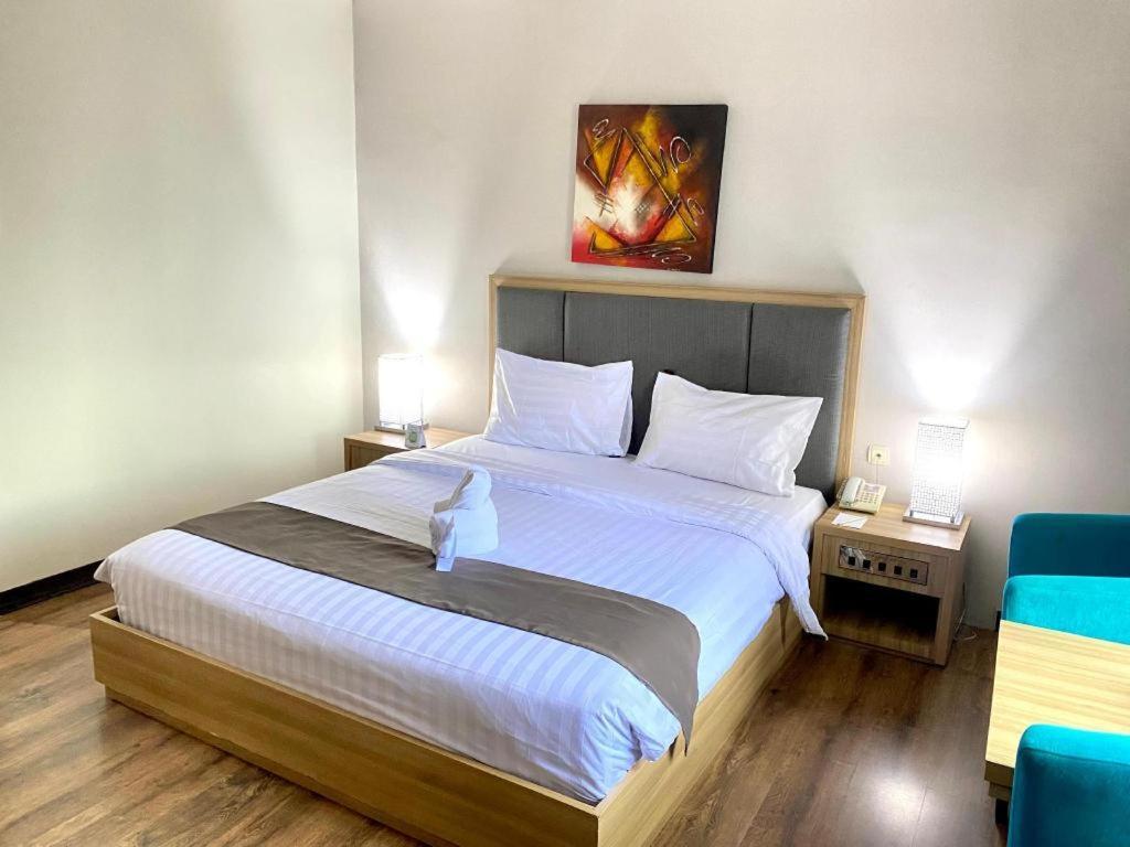 Orchardz Hotel Gajah Mada Понтианак Екстериор снимка
